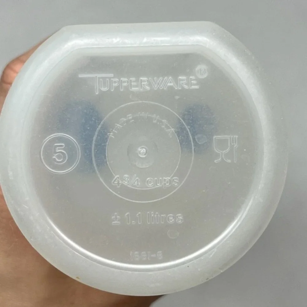 Tupperware Spaghetti 1661 with Blue Lid and Insert 4‎ 3/4 Cups Made in USA